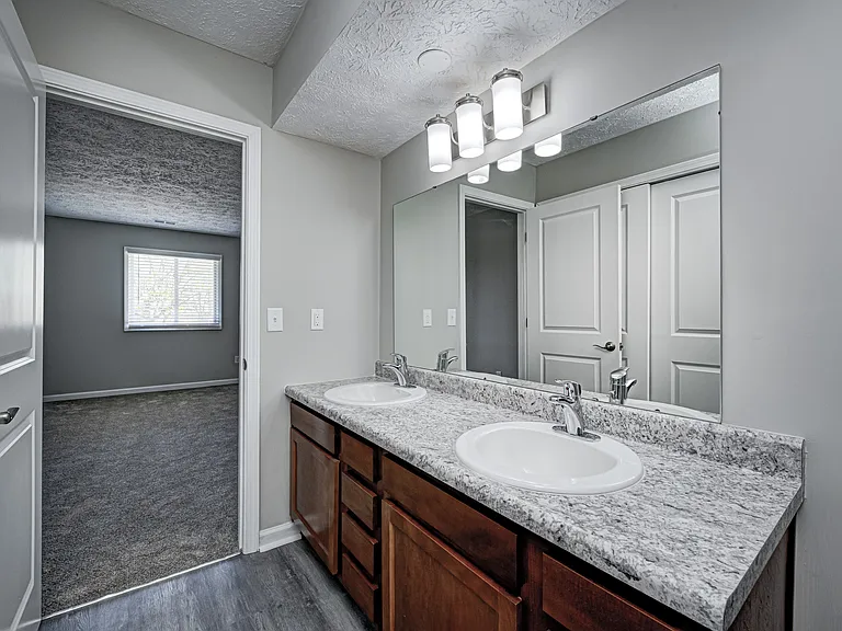 Ivy Knoll Apartments — Photo 44