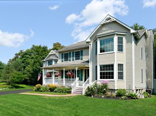 16 Grace Ln, Pleasant Valley, NY 12569