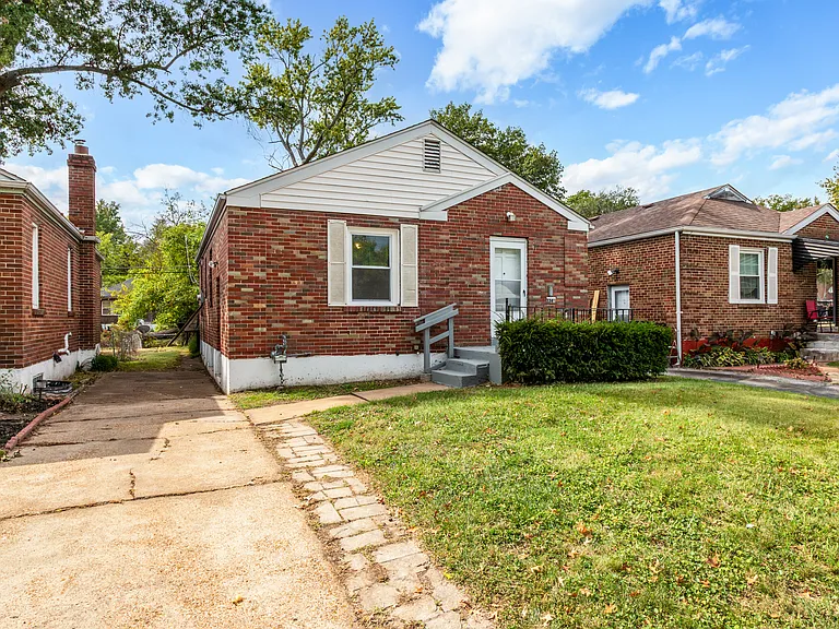 1345 Coolidge Dr — Photo 3