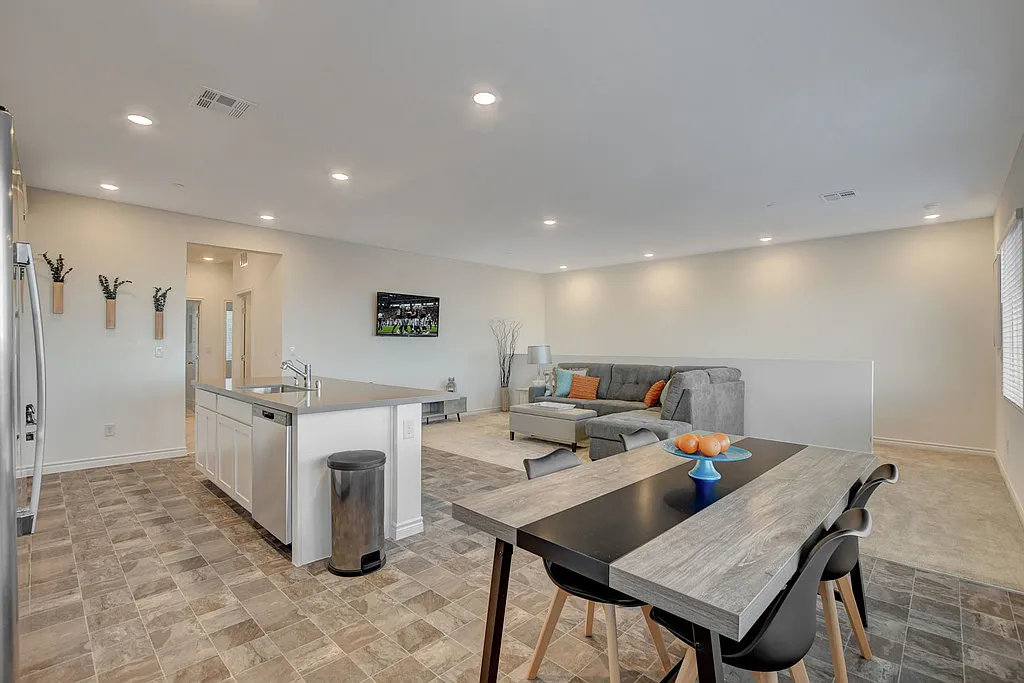 2 bed, 1400 sqft, $3,849 — Photo 4