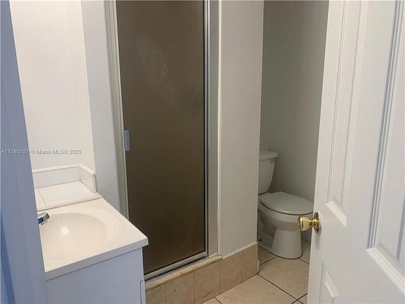5th image of 905 Brickell Bay Dr APT 527