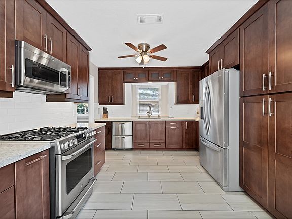 4th image of 2727 Shadowdale Dr
