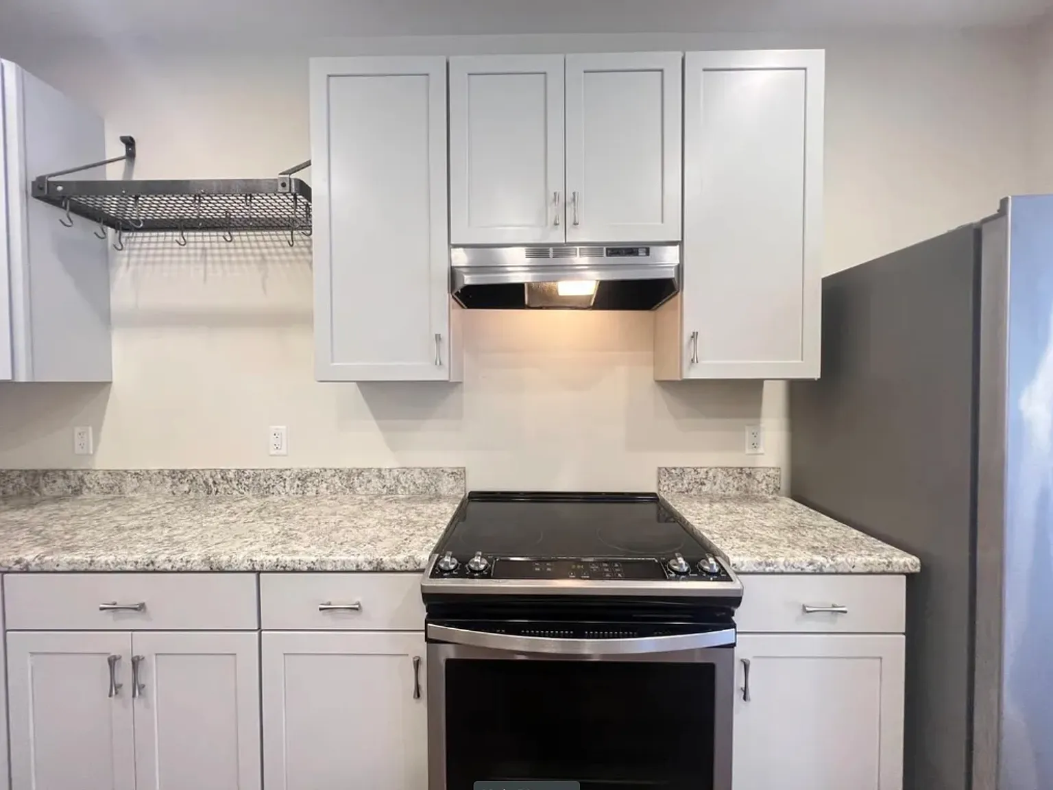 2 bed, 1044 sqft, $1,850 — Photo 2