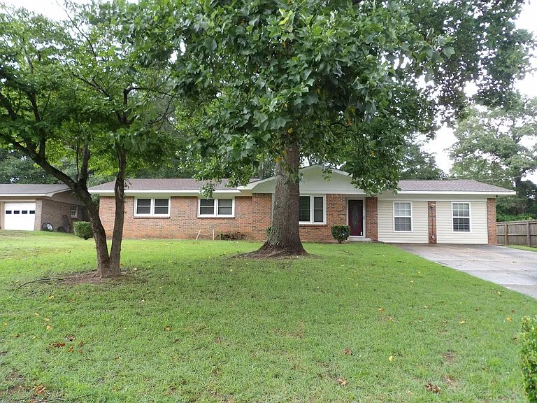 220 Yellowleaf Dr — Photo 1