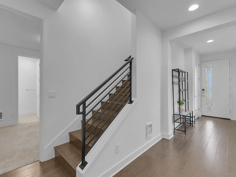 13511 SE 68th Pl — Photo 4