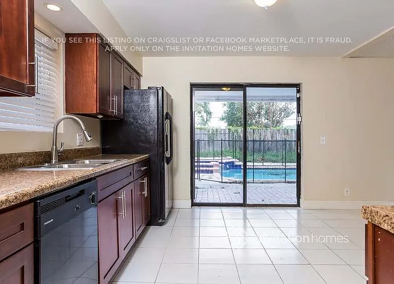 5756 Strawberry Lakes Cir — Photo 10