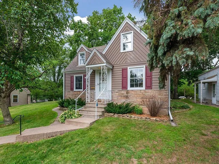 3224 Webster Ave S — Photo 23
