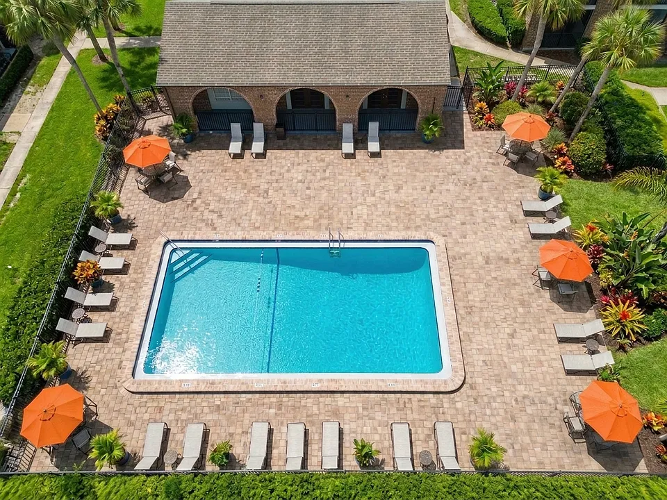 Laurel Pointe