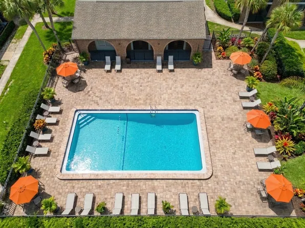 Laurel Pointe