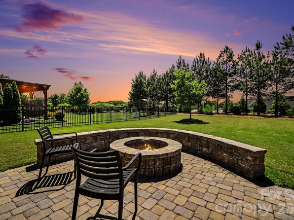 3100 Winged Teal Ct, Belmont, NC 28012