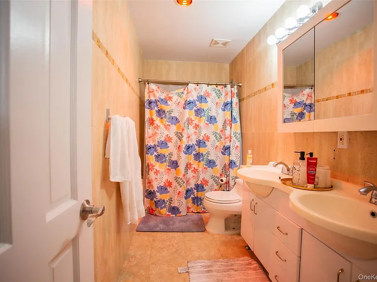 521 W Broadway #B — Photo 13
