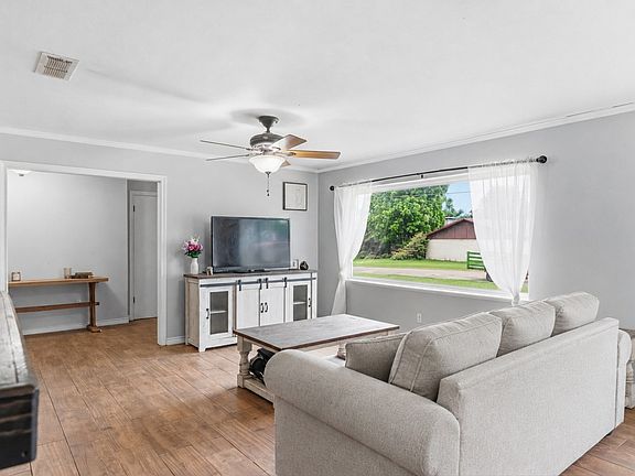 3rd image of 107 Sequoia Dr