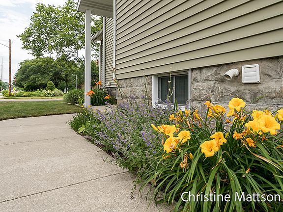 4th image of 1051 Pennoyer Ave