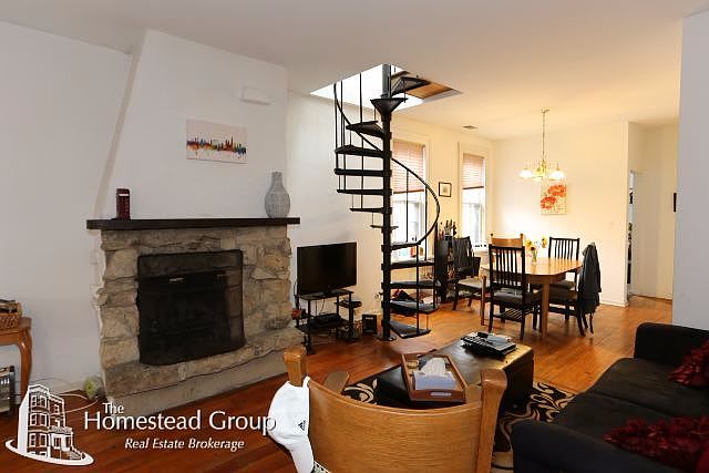 1st image of 1015 W Wolfram St #Two