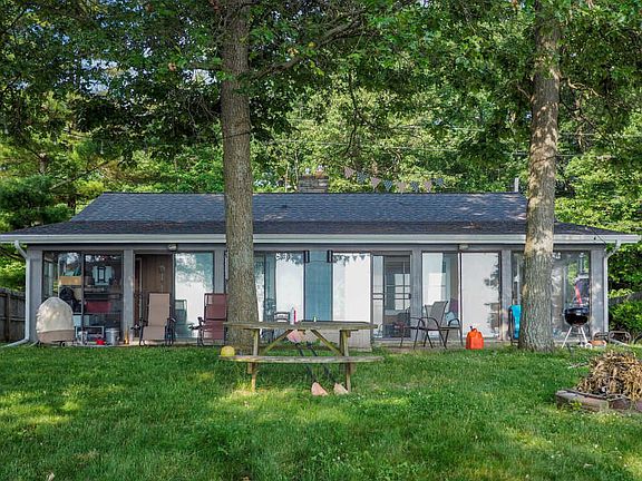 3rd image of 10507 Woodlawn Dr
