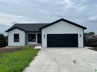 513 6th St, Maurice, IA 51036