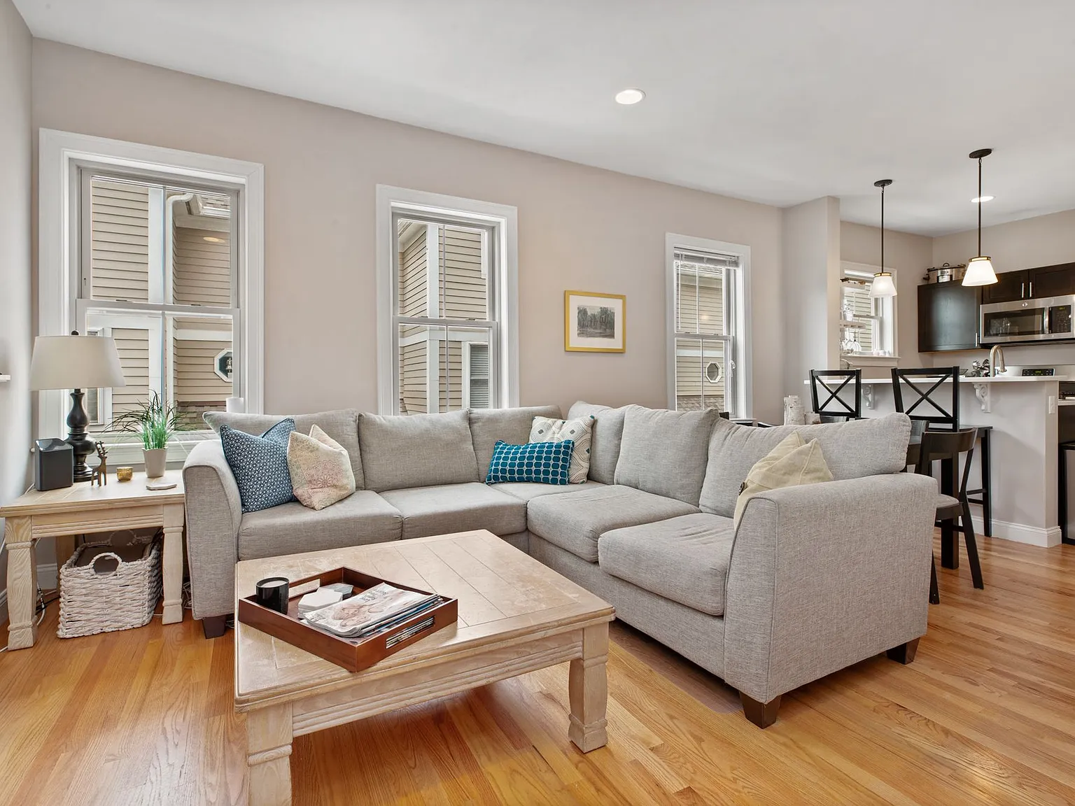 5 bed, 830 sqft, $3,400 — Photo 3