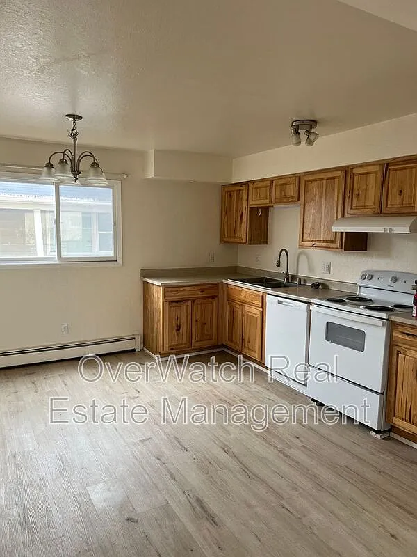 Building Photo - 827 E 11th Ave #4