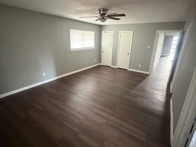 2711 Mulberry Ln — Photo 6