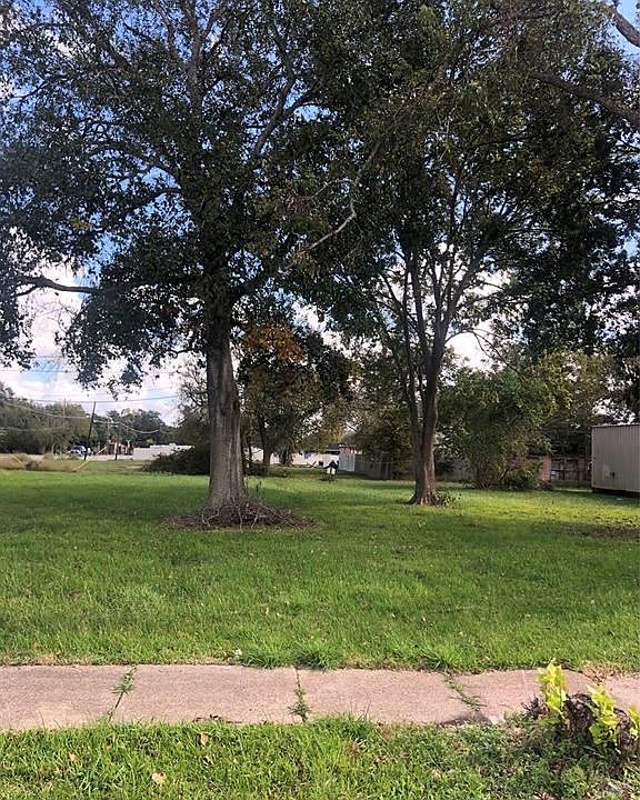 2nd image of 905 5th St