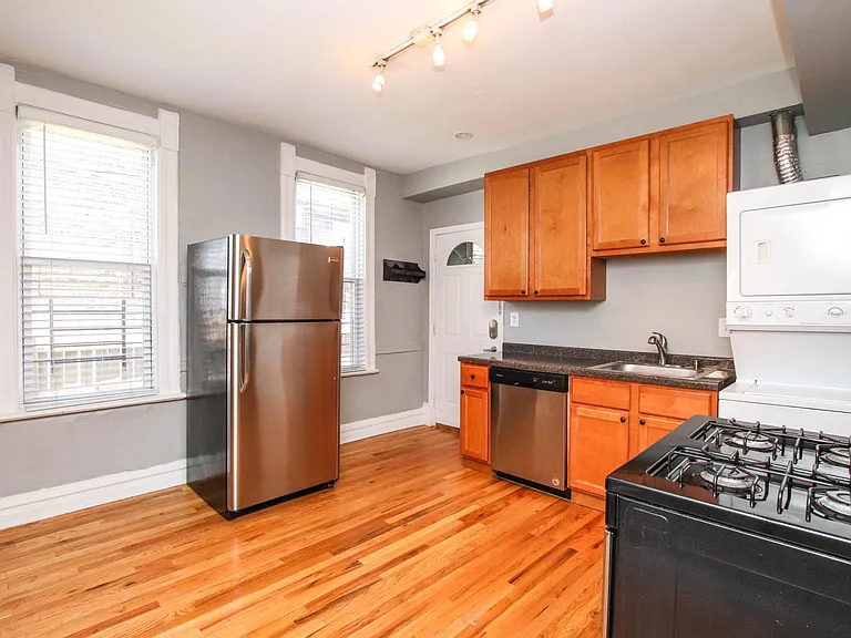 2040 W Charleston St #1R — Photo 2
