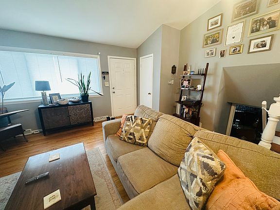 5th image of 831 W Brown St