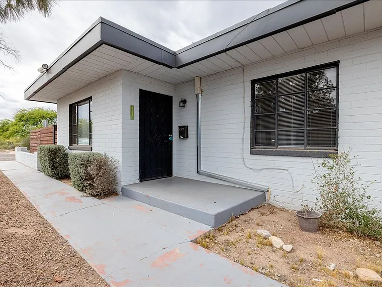2132 N Forgeus Ave #C — Photo 1