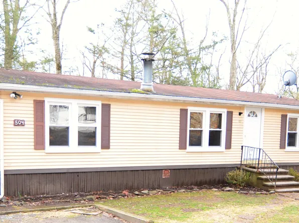 137 Oak Dr, Greentown, PA 18426