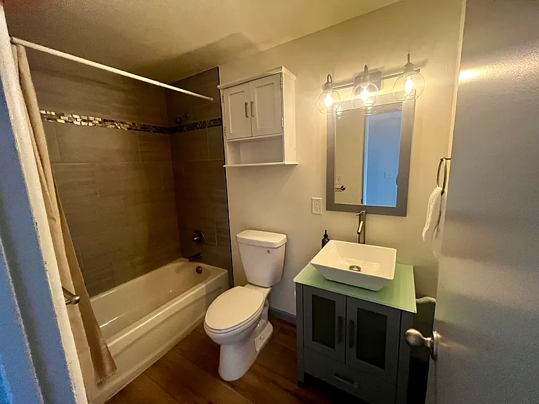 1032 N Clarkson St #303 — Photo 12