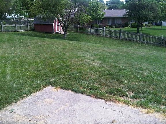 2nd image of 2233 Robinhood Dr