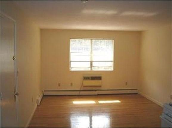 2nd image of 426 Great Rd APT 14