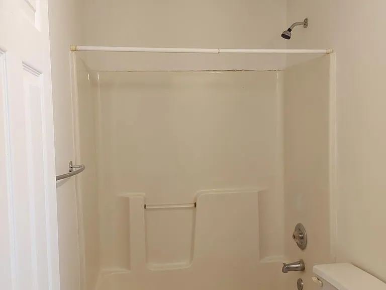 203 Westchester Cir — Photo 8