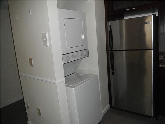 2nd image of 1008 Jefferson Ave #2XX