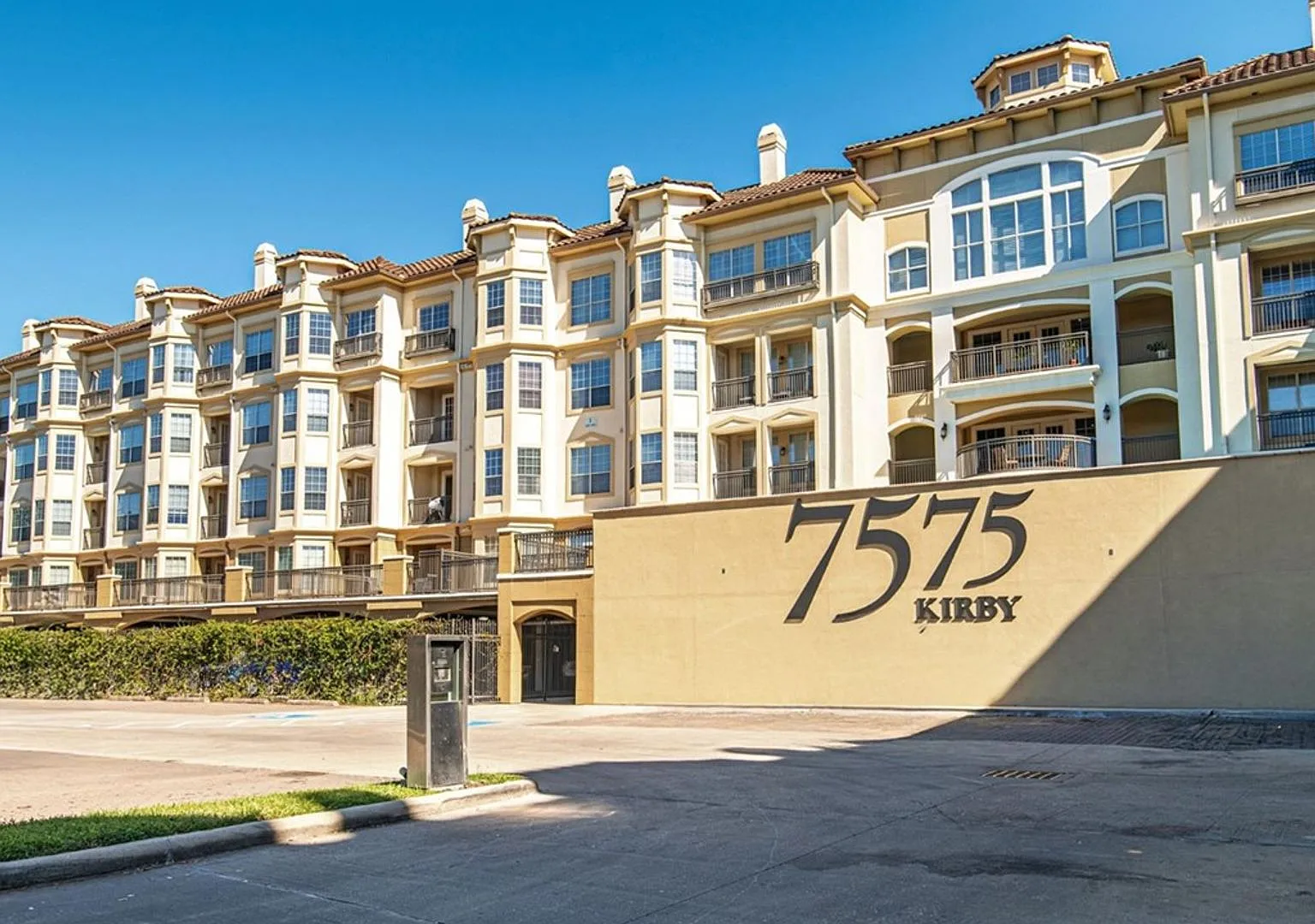 Prime Kirby Location! Spacious 2BR/2BA Condo with Resort-Style Amenities — Photo 3