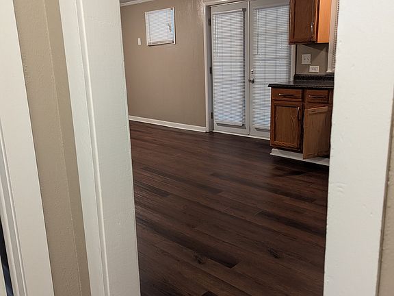 4th image of 1109 Hillcrest Ave