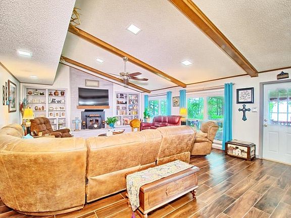 4th image of 300 Lighthouse Dr N