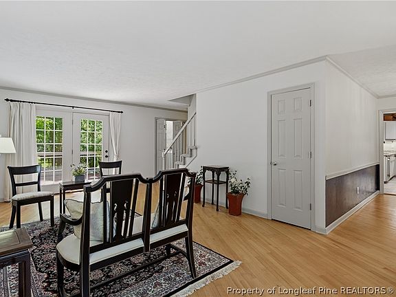 3rd image of 2006 Forest Hills Dr