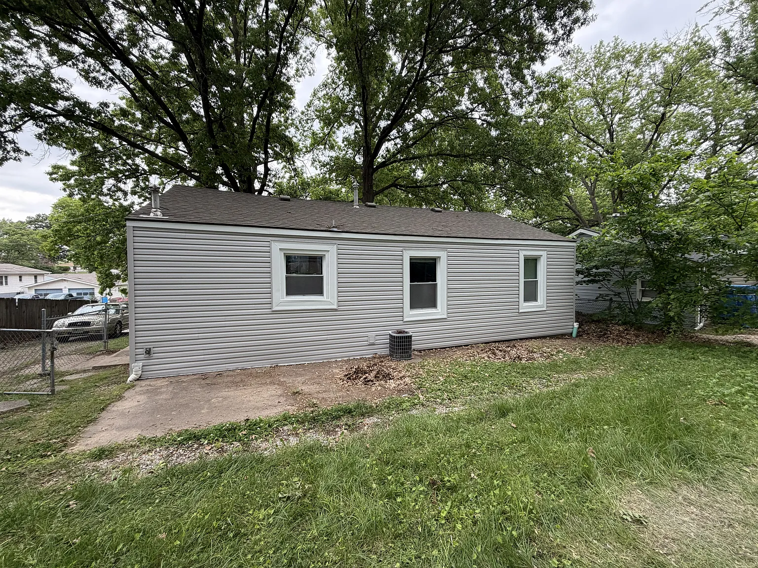 2 bed, 1200 sqft, $1,250 — Photo 4