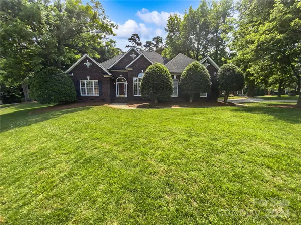 2501 Brecon Ct, Matthews, NC 28104