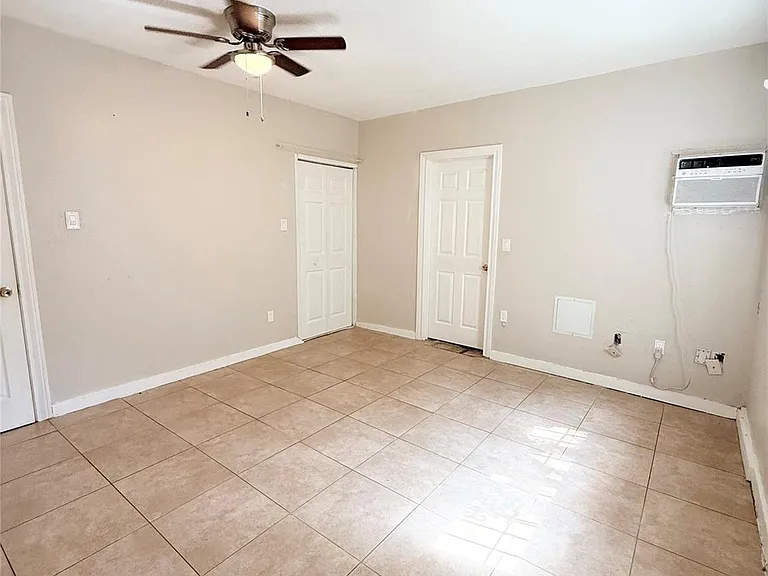 6109 Saxon Dr #B — Photo 8