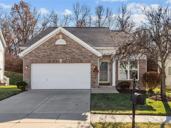 4304 Hollow Brook Ct, Florissant, MO 63034