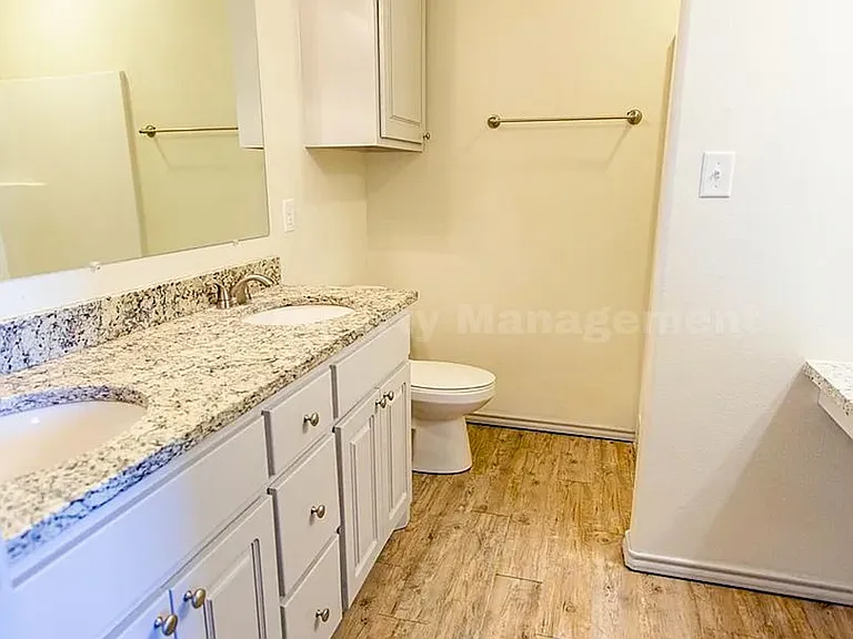1220 Kingston St — Photo 10