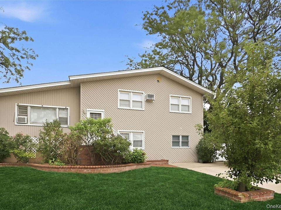 1st image of 228 Island Parkway W