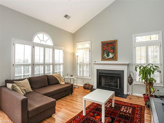 3rd image of 82 Park Village Ln