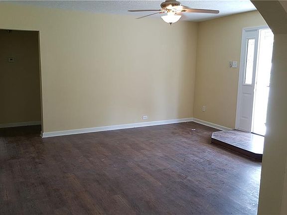 2nd image of 2615 Pineview St