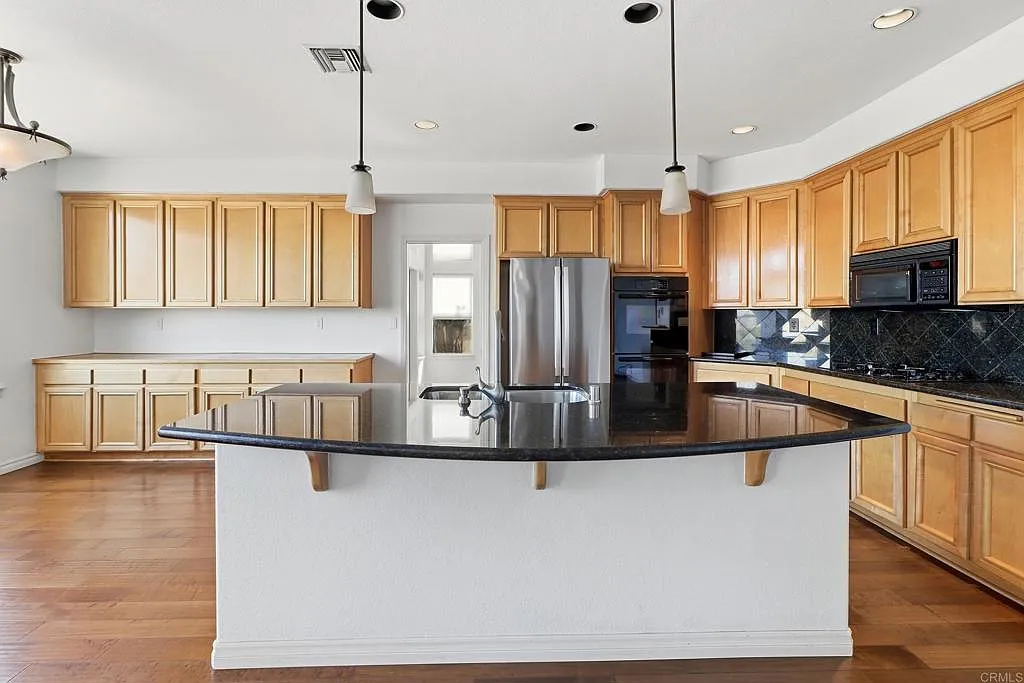 5 bed, 2589 sqft, $6,500 — Photo 4
