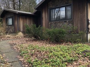 45 Greendale Dr, Oak Ridge, NJ 07438