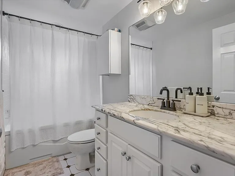 18 Claymont Ter #18 — Photo 16