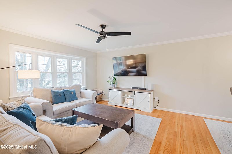 4th image of 15 Meadowlark Drive
