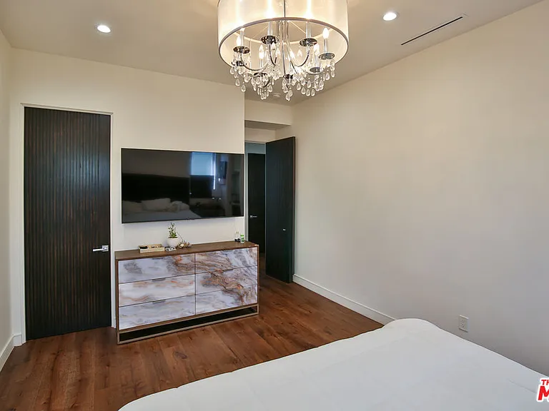 8501 Belford Ave — Photo 30